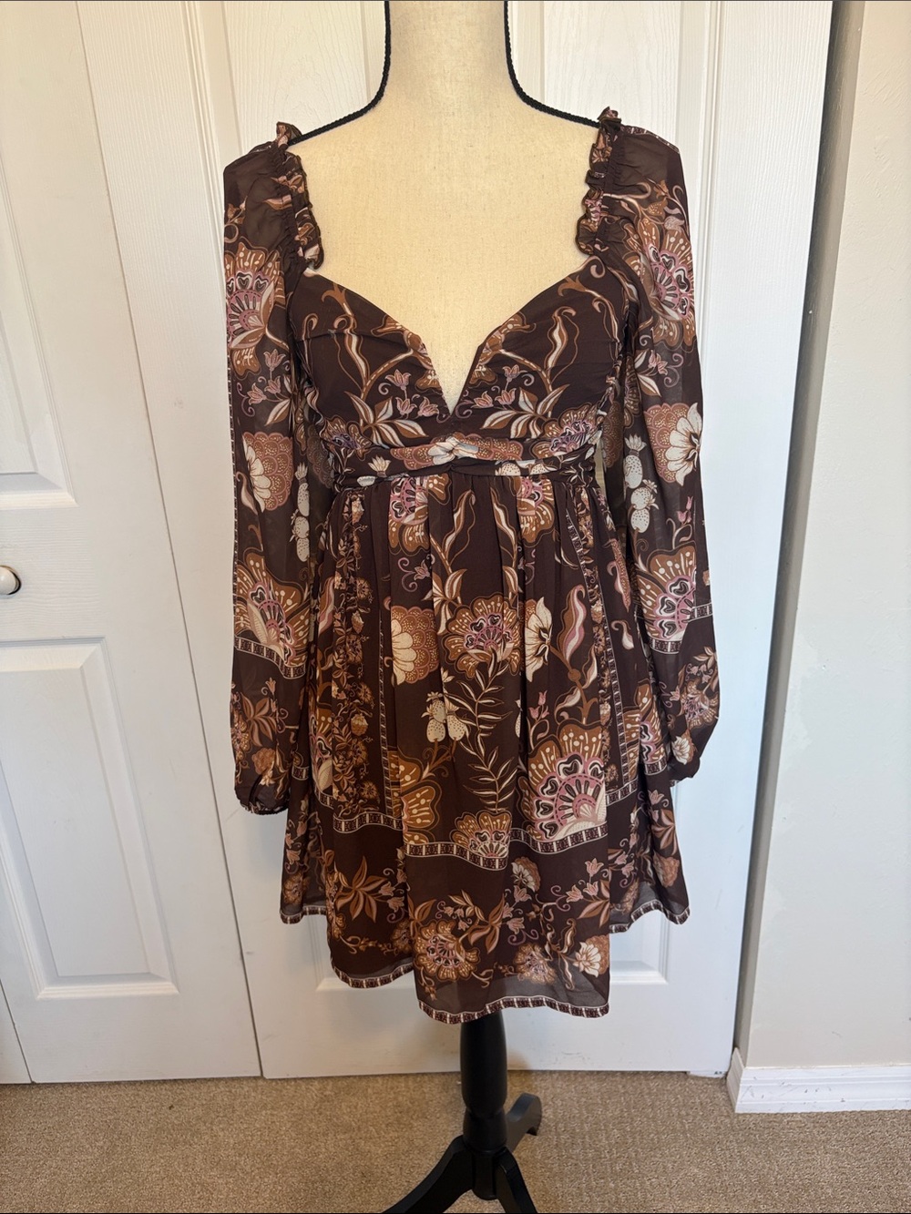 NWT ROW A Floral Cutout Back Long Sleeve Mini Dress - XS.